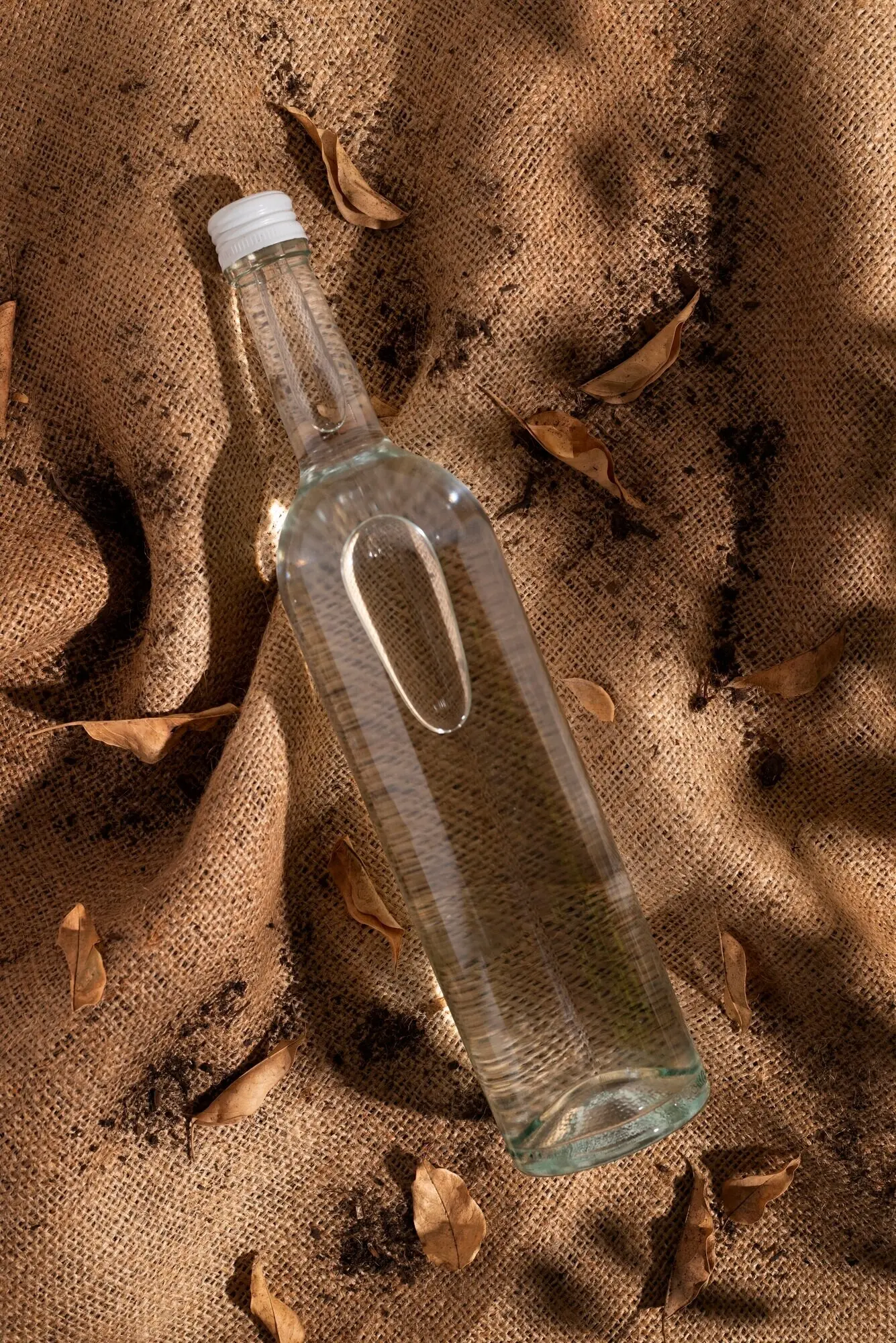 Draufsicht auf ein nachhaltig hergestelltes alkoholisches Getränk